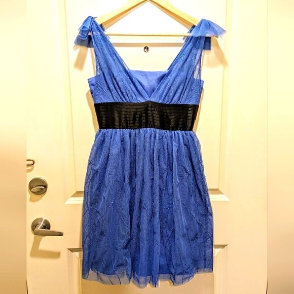 Y2K BCBGMAXAZRIA Size 04 Periwinkle Blue Silk Boned Mini Dress w Beaded Overlay - Picture 1 of 10